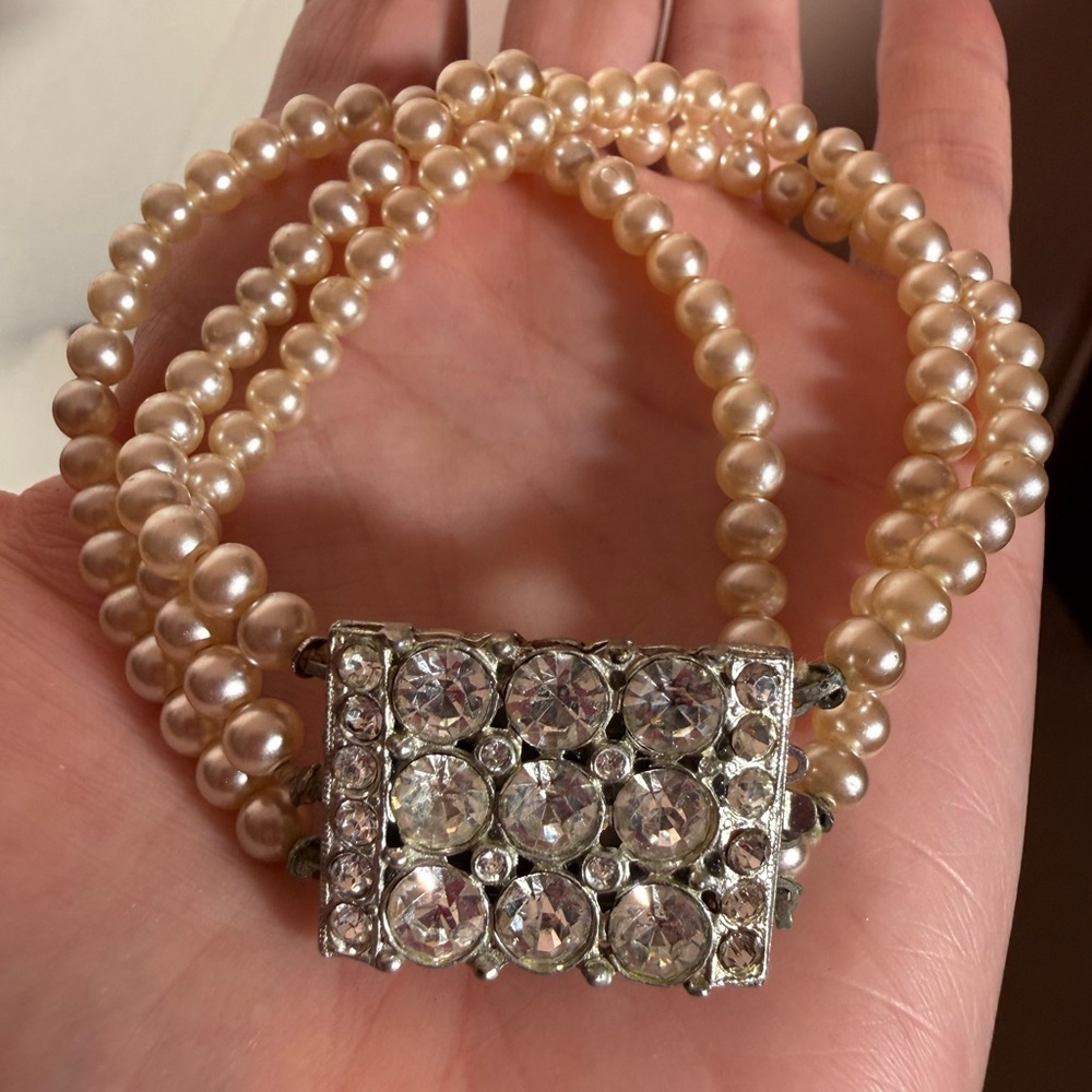 Vintage art deco three strand Glass Pearl decorative clasp wide Bracelet wedding